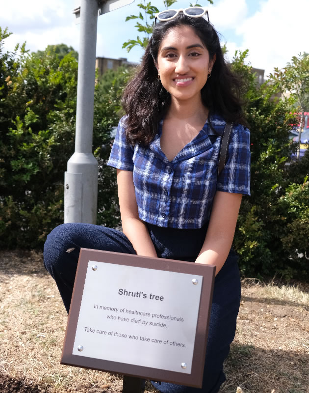 Ambika Mod who plays Shruti with the new plaque 