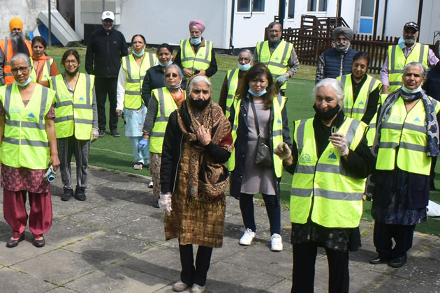 Volunteers with the Mael Gael Multicultural Community Project