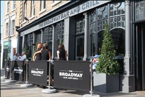 Broadway Bar and Grill in Fulham