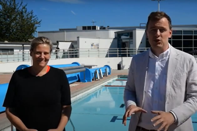 Cllr Knewstub and Cllr Mason at the Hillingdon lido 